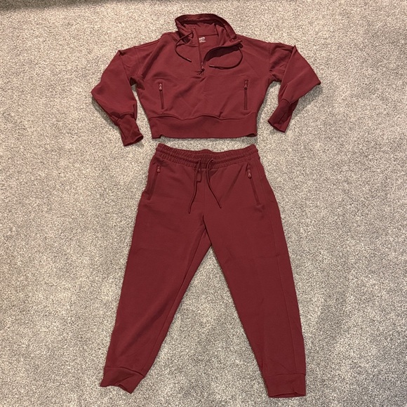 NWOT* Old Navy Women's Jogger Set - Picture 1 of 5